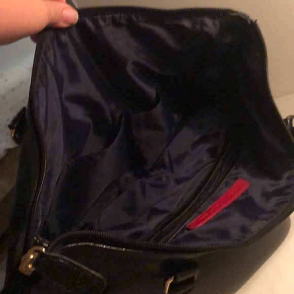 Authentic brand new Black handbag by Tommyhilfiger - Picture 3 of 3